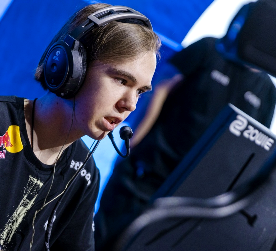 donk во время матча Team Spirit по CS2