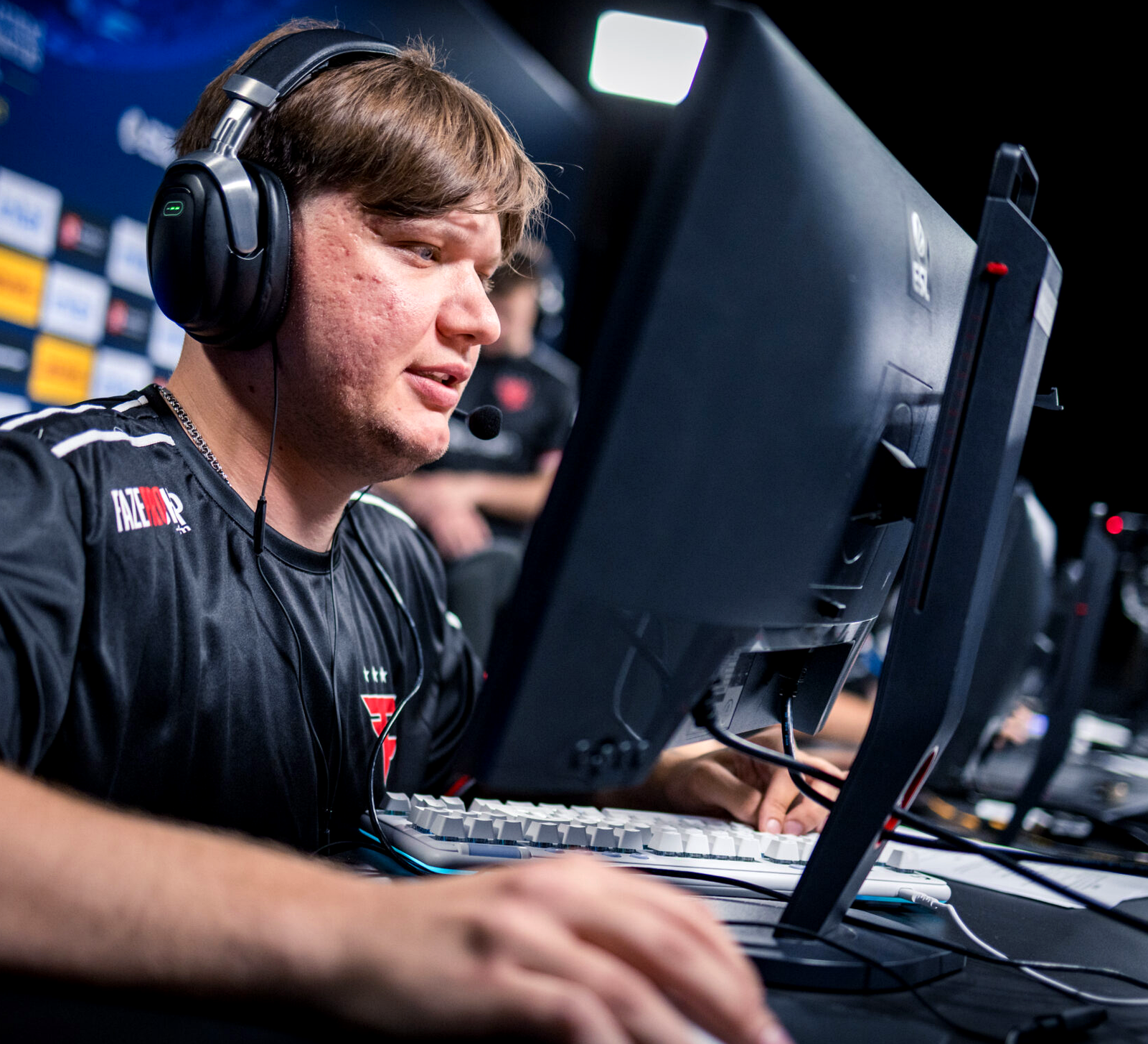 Игрок CS2 во время рейтингового матча FACEIT