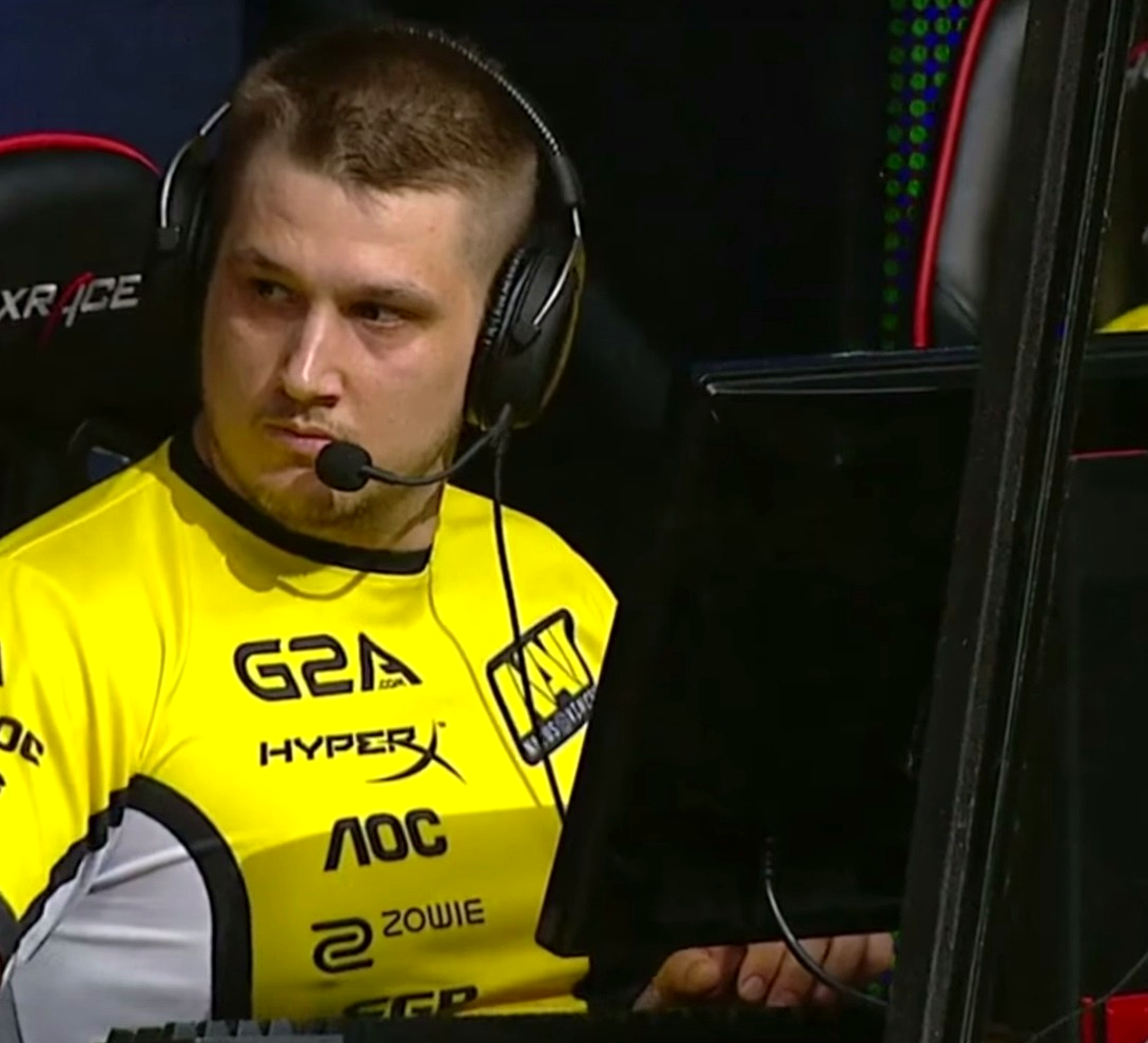 Даниил Zeus Тесленко во время матча за NAVI