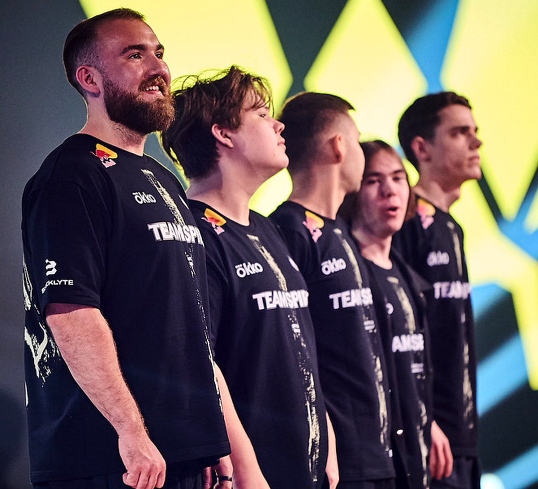 Состав Evil Geniuses на сцене турнира по Counter-Strike