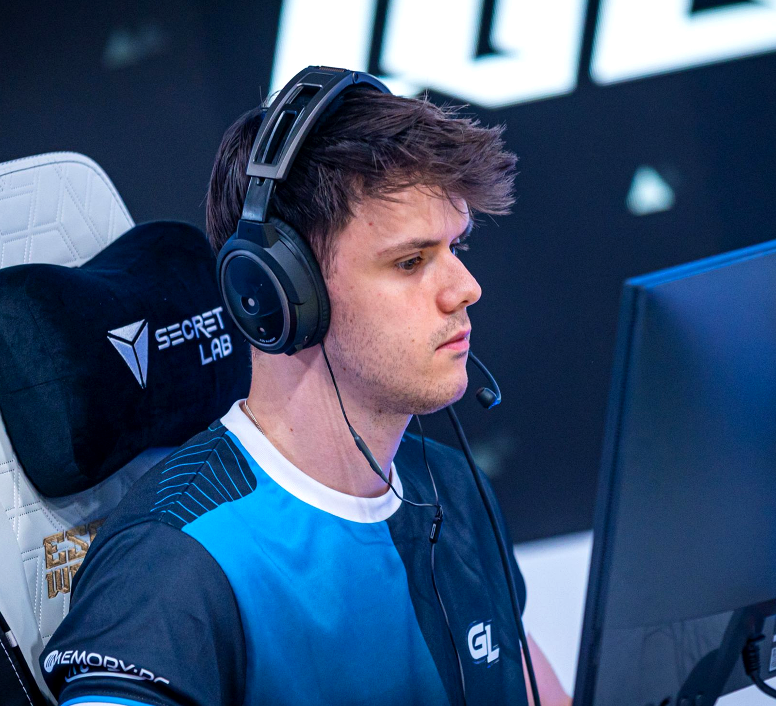 Игроки GamerLegion готовятся к матчу в закрытой квалификации IEM Beijing