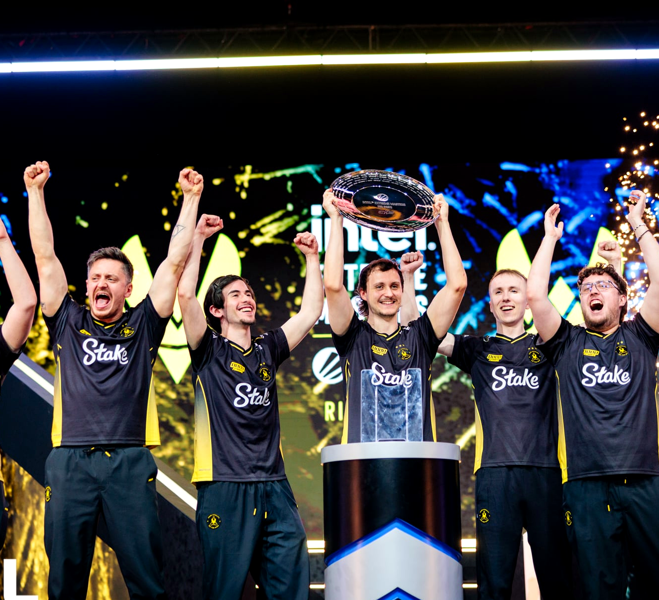 Игроки Vitality обсуждают матч на BLAST Open Porto