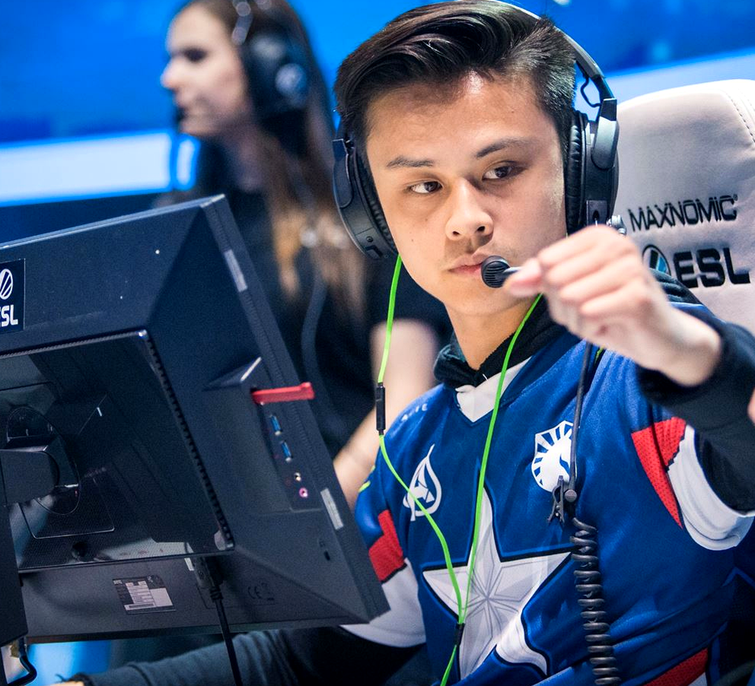 Stewie2K перед матчем на LAN-турнире по CS2
