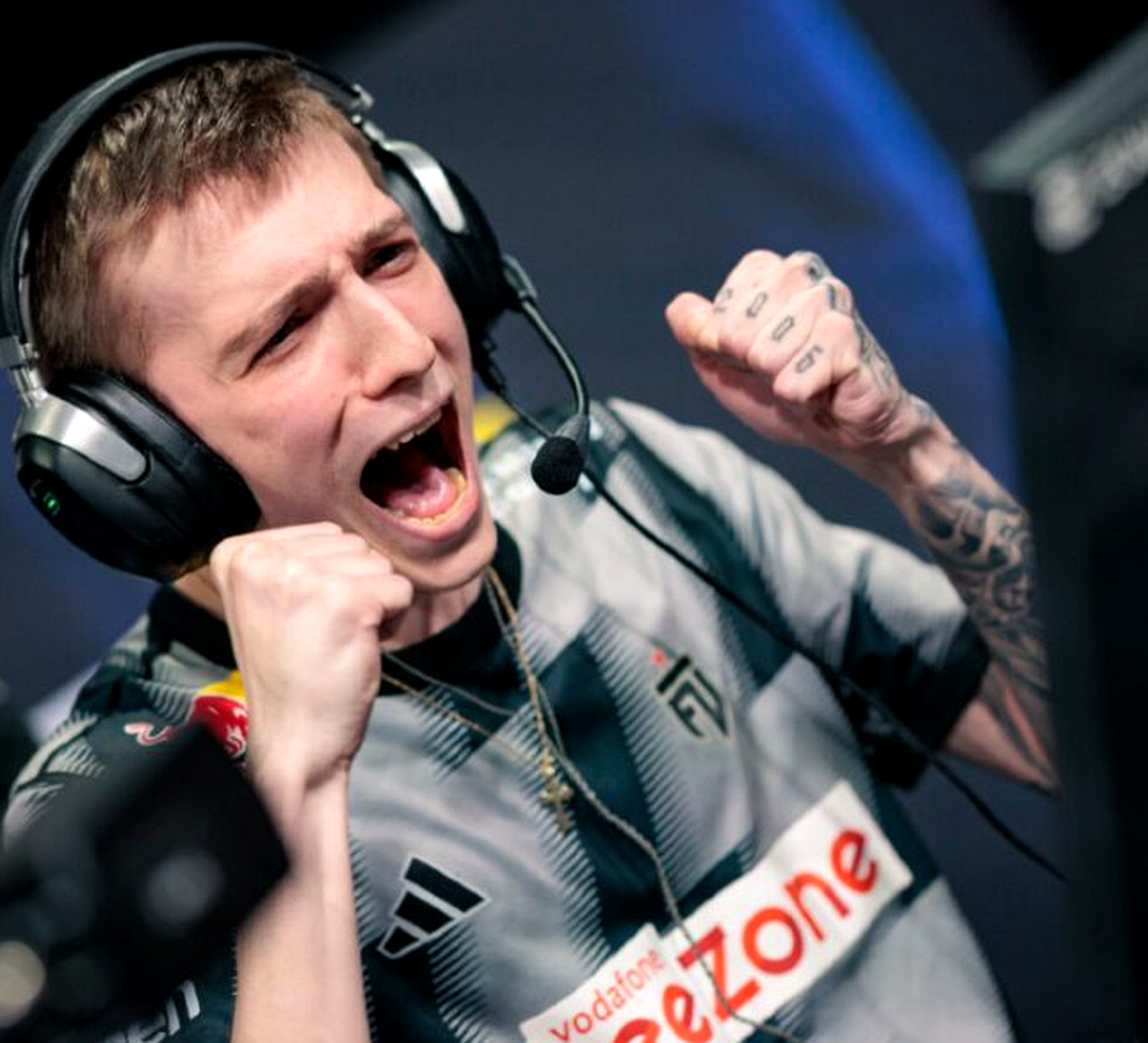 lauNX во время матча по CS2