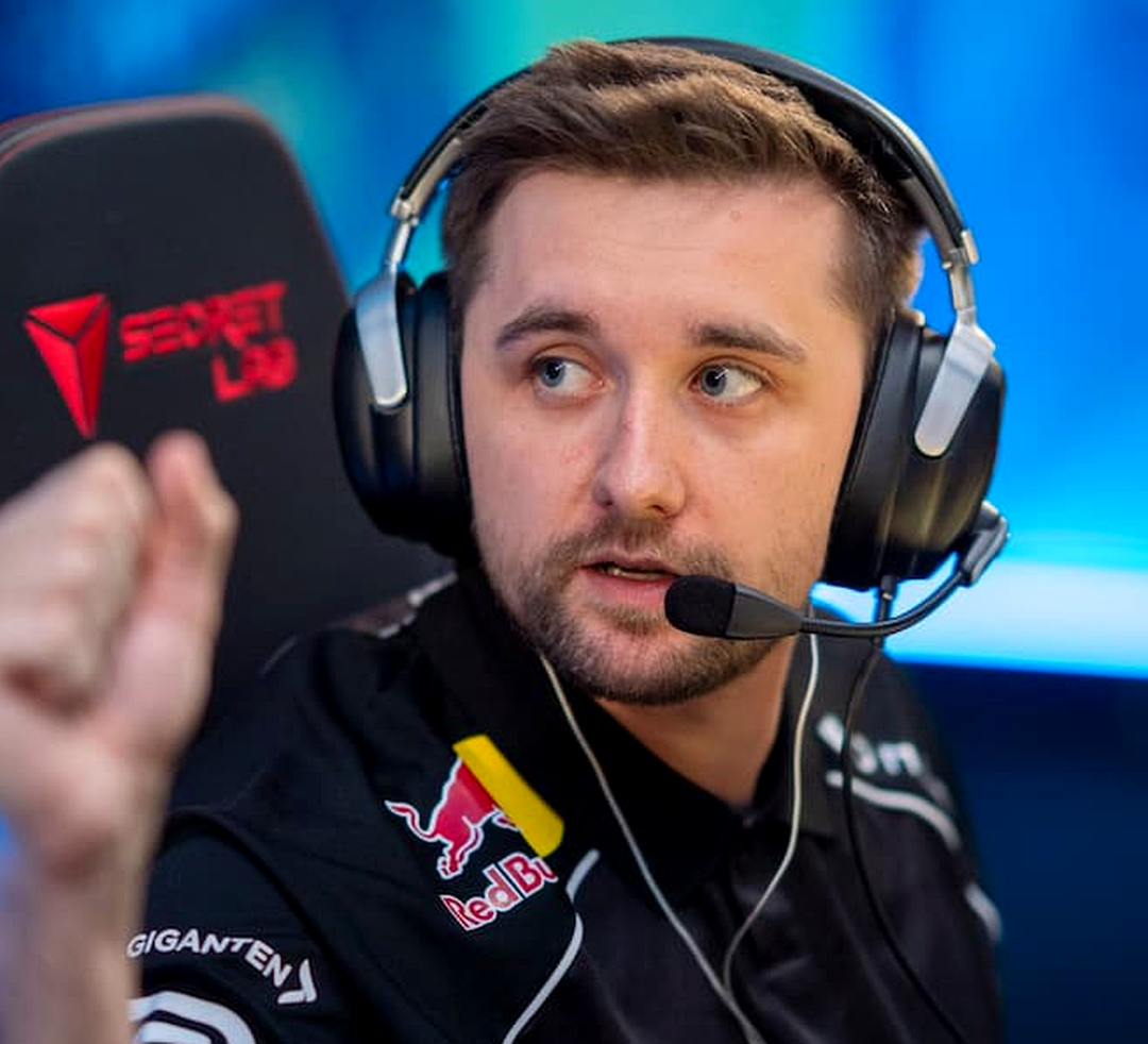 Игроки Astralis на сцене турнира по Counter-Strike в 2019 году