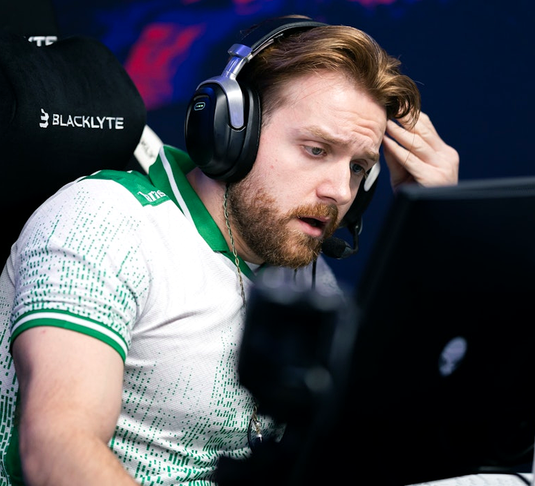 NiKo во время матча Falcons по CS2