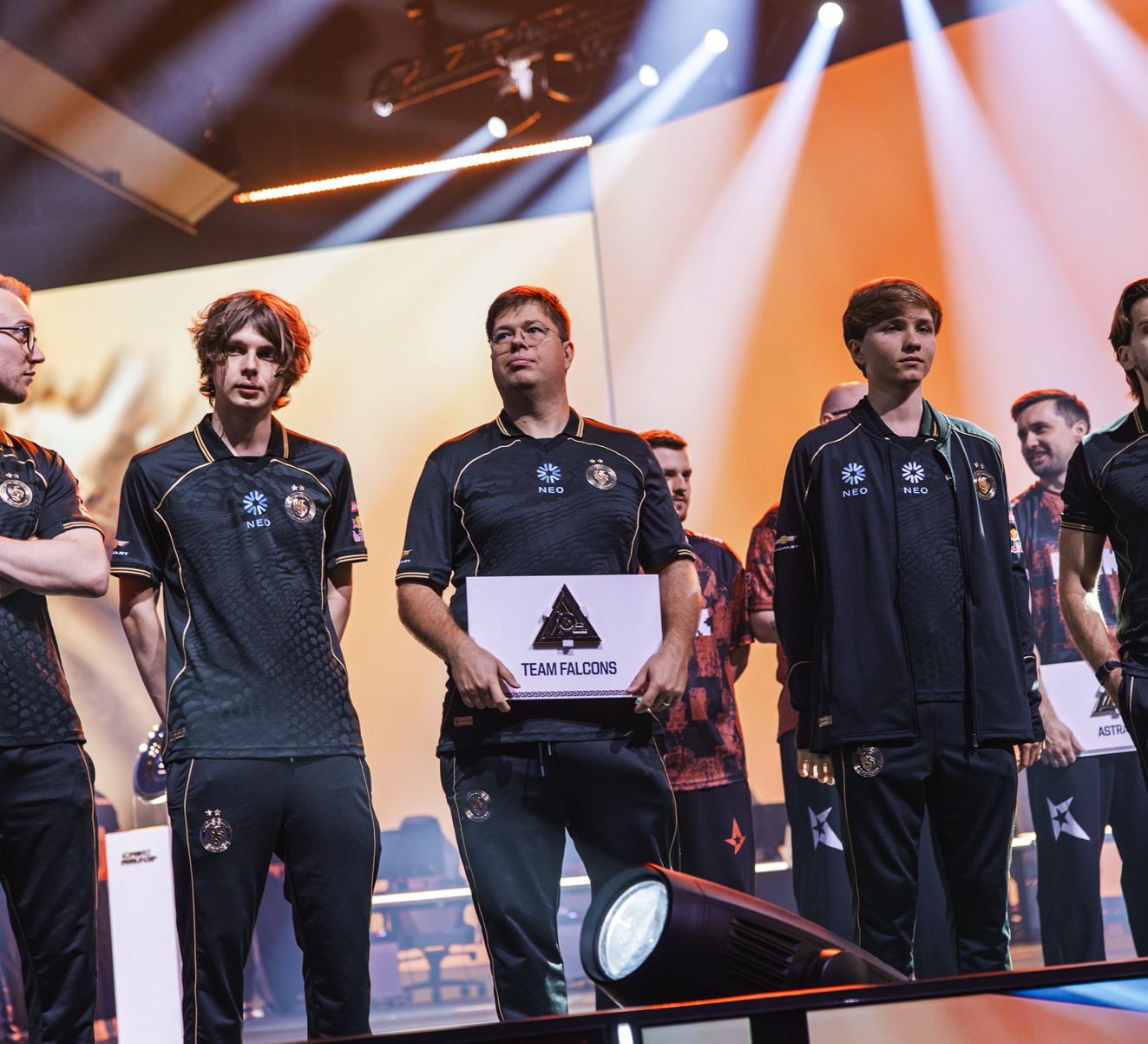 Состав Falcons на сцене турнира по Counter-Strike 2