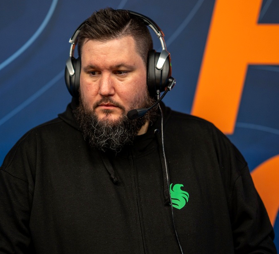 Тренер Falcons zonic во время матча CS2