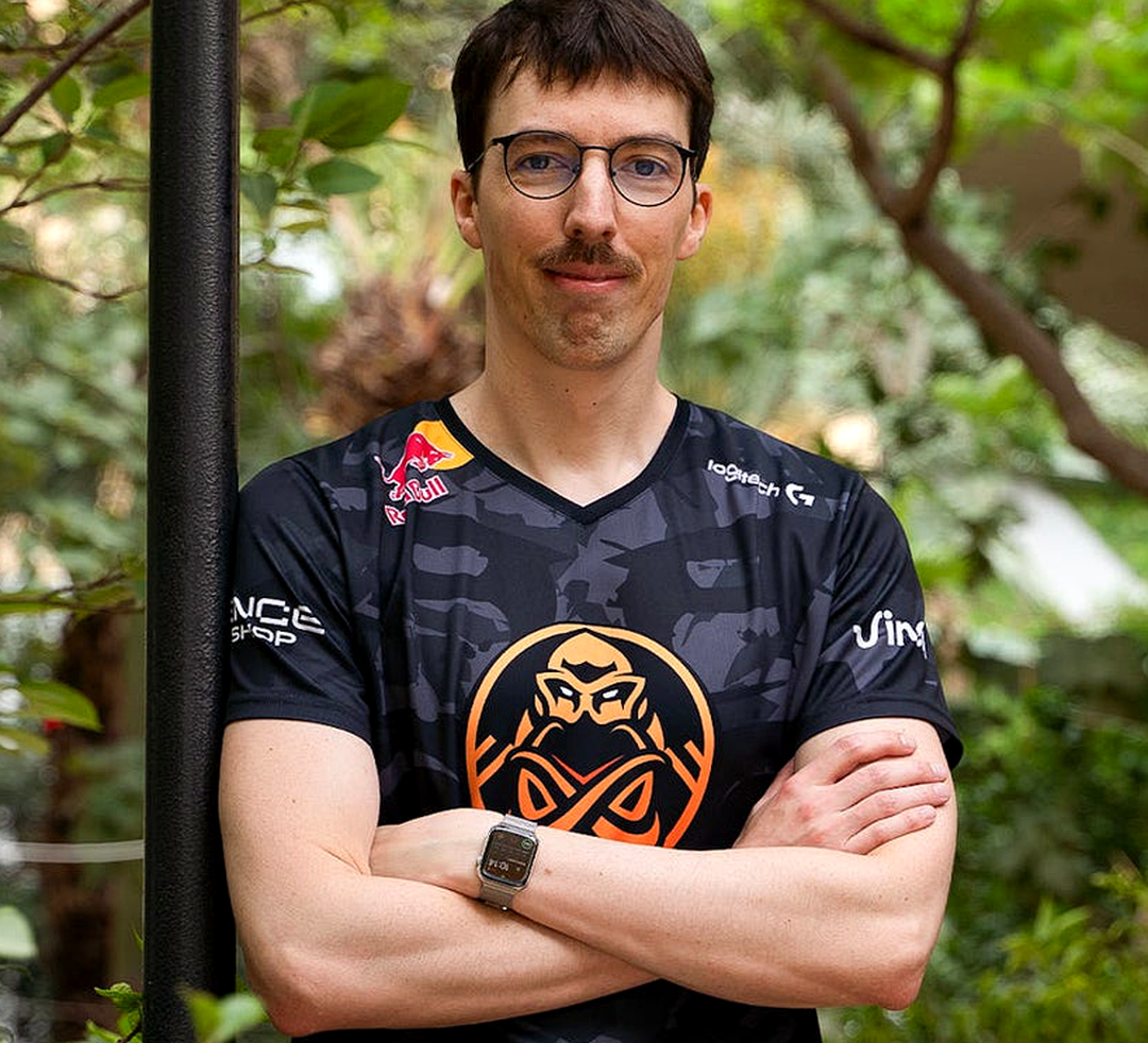 Тренер FaZe enkay J во время тактической паузы