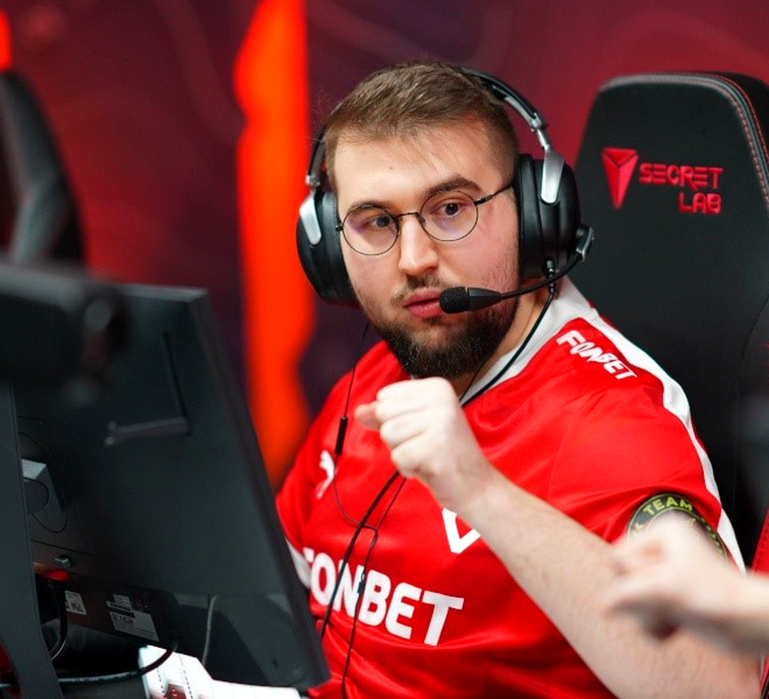 Ádám torzsi Torzsás во время матча MOUZ по CS2