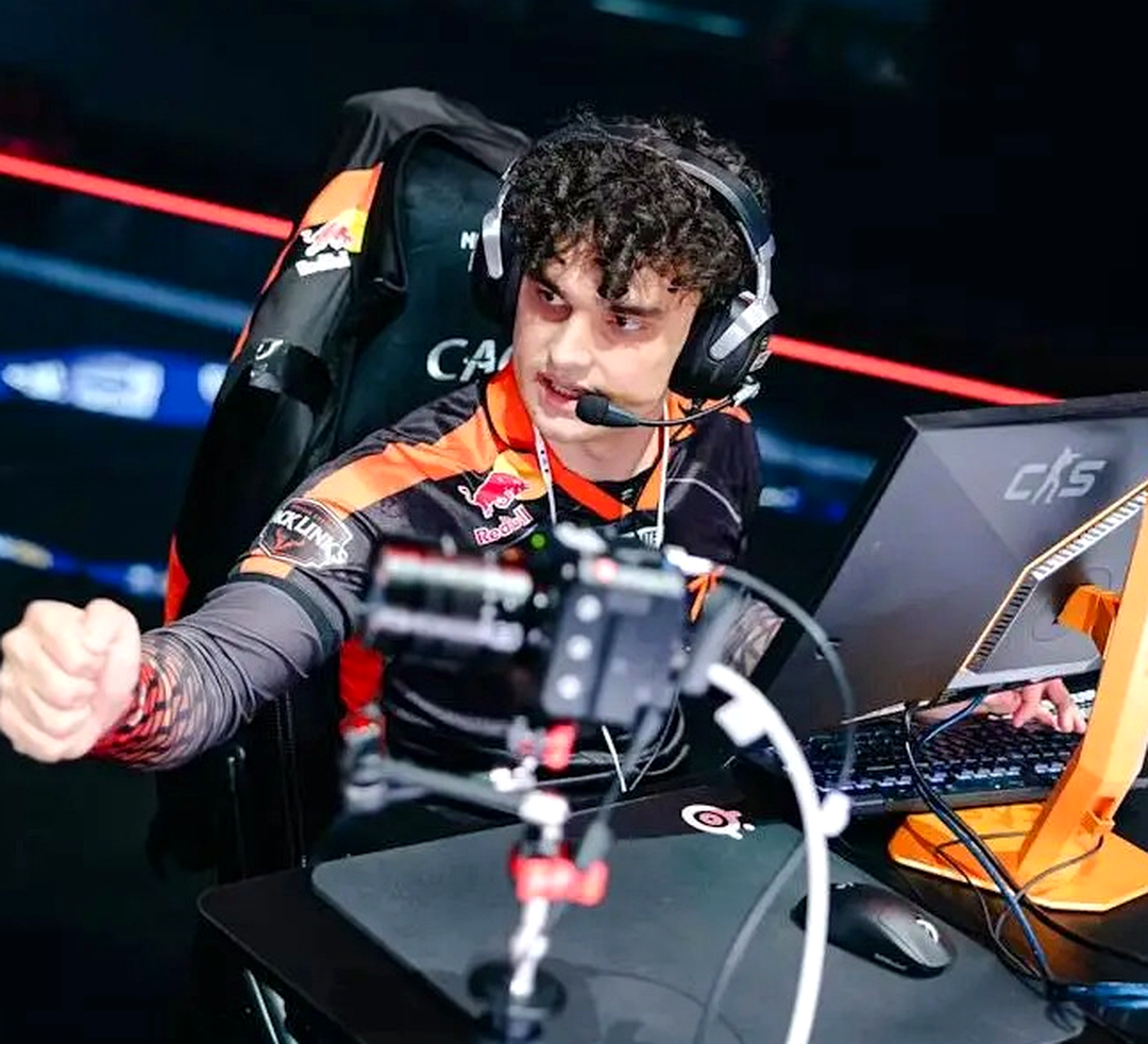 Игроки fnatic на сцене турнира по CS2