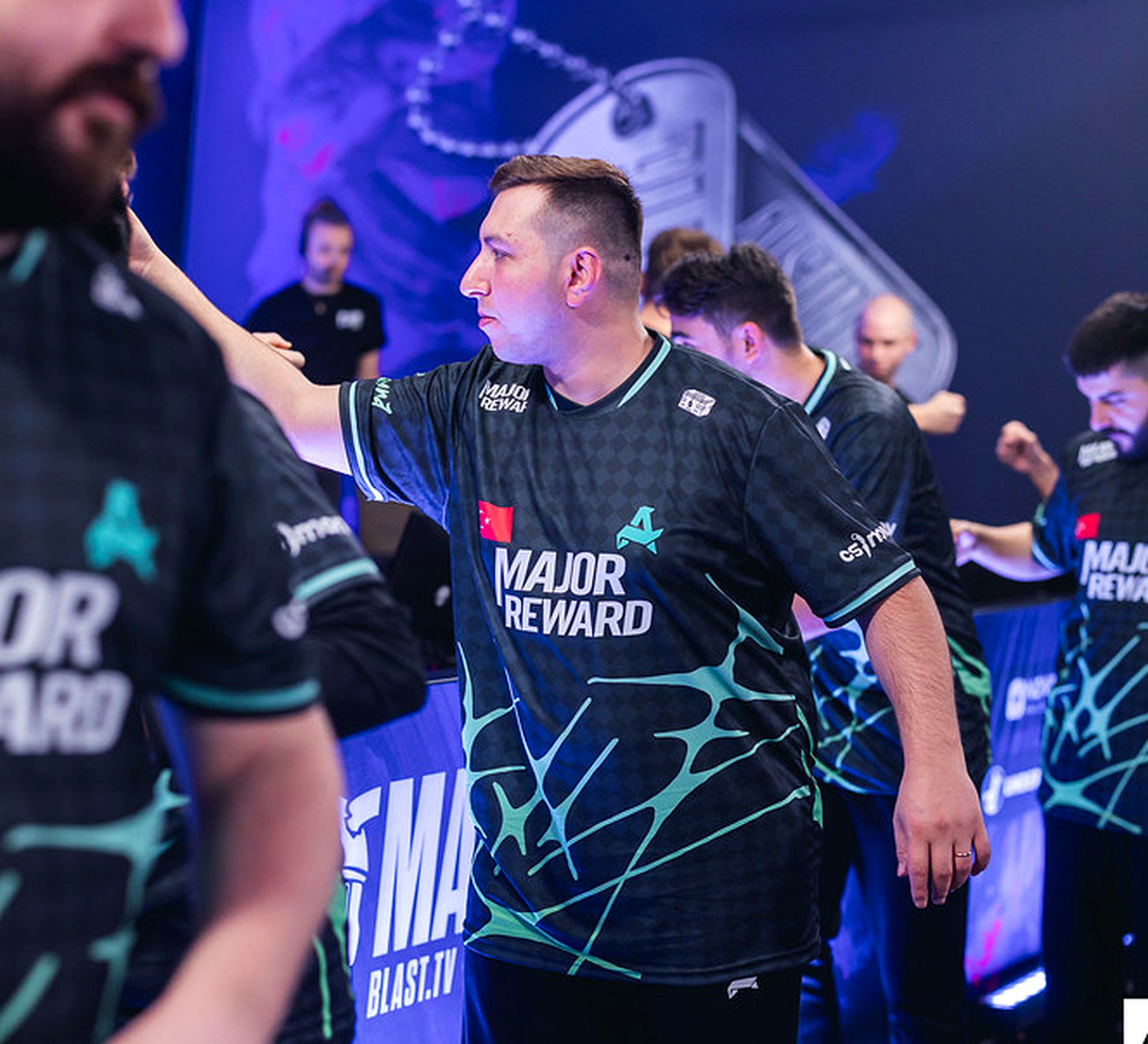 Александр s1mple Костылев во время матча CS2 на LAN.
