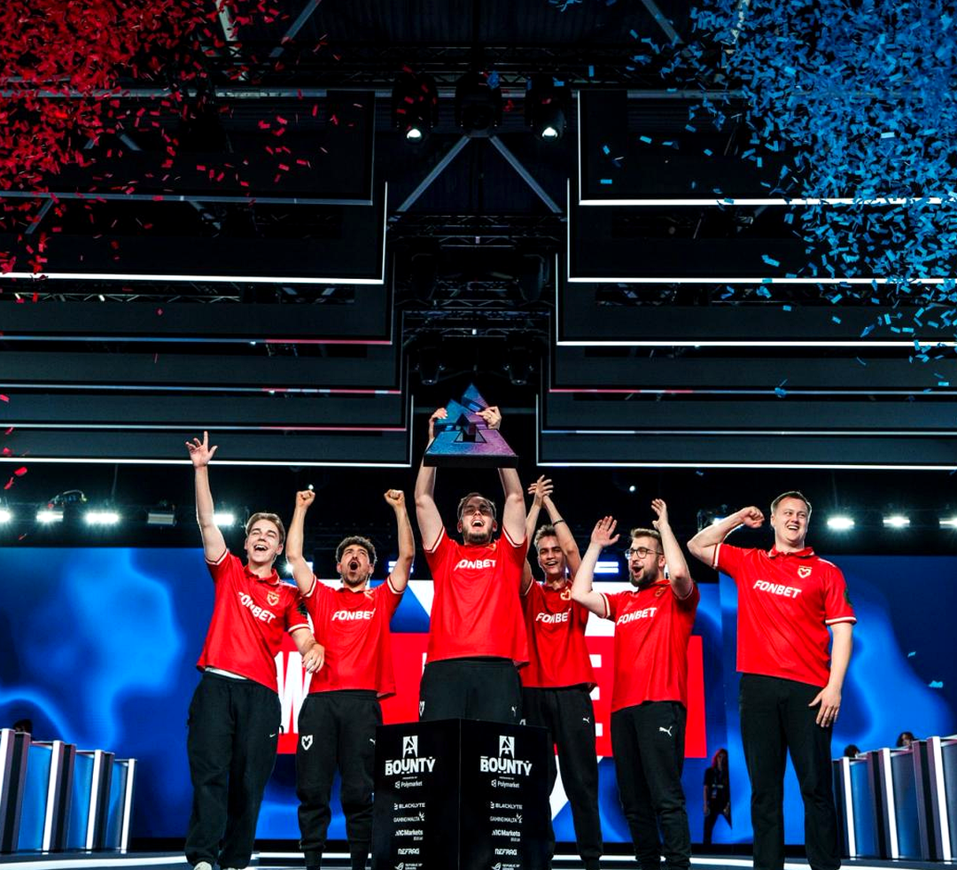 Игроки MOUZ после победы в плей-офф BLAST Open Porto 2026