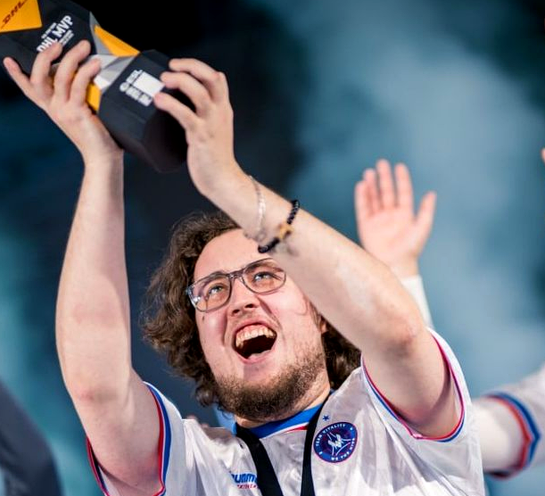 Трофей MVP на турнире по CS2
