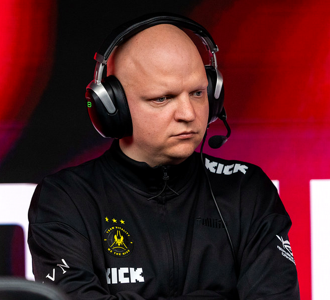 Тренер Vitality XTQZZZ во время матча CS2