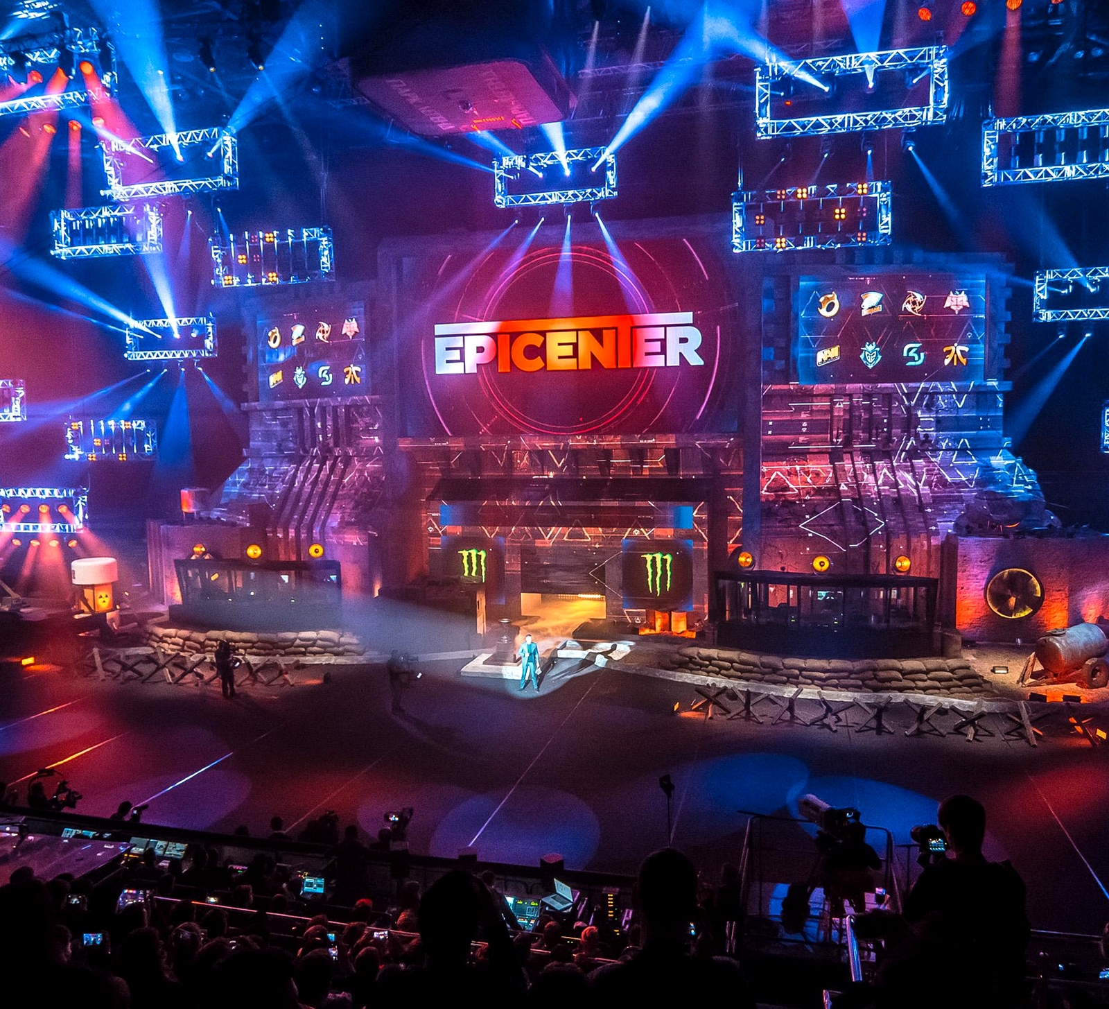 Игроки Dignitas после победы на EPICENTER
