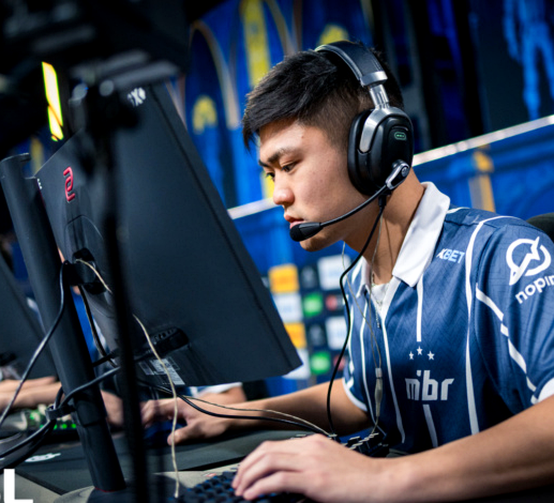 Игроки MIBR во время стартового матча FISSURE Playground 3