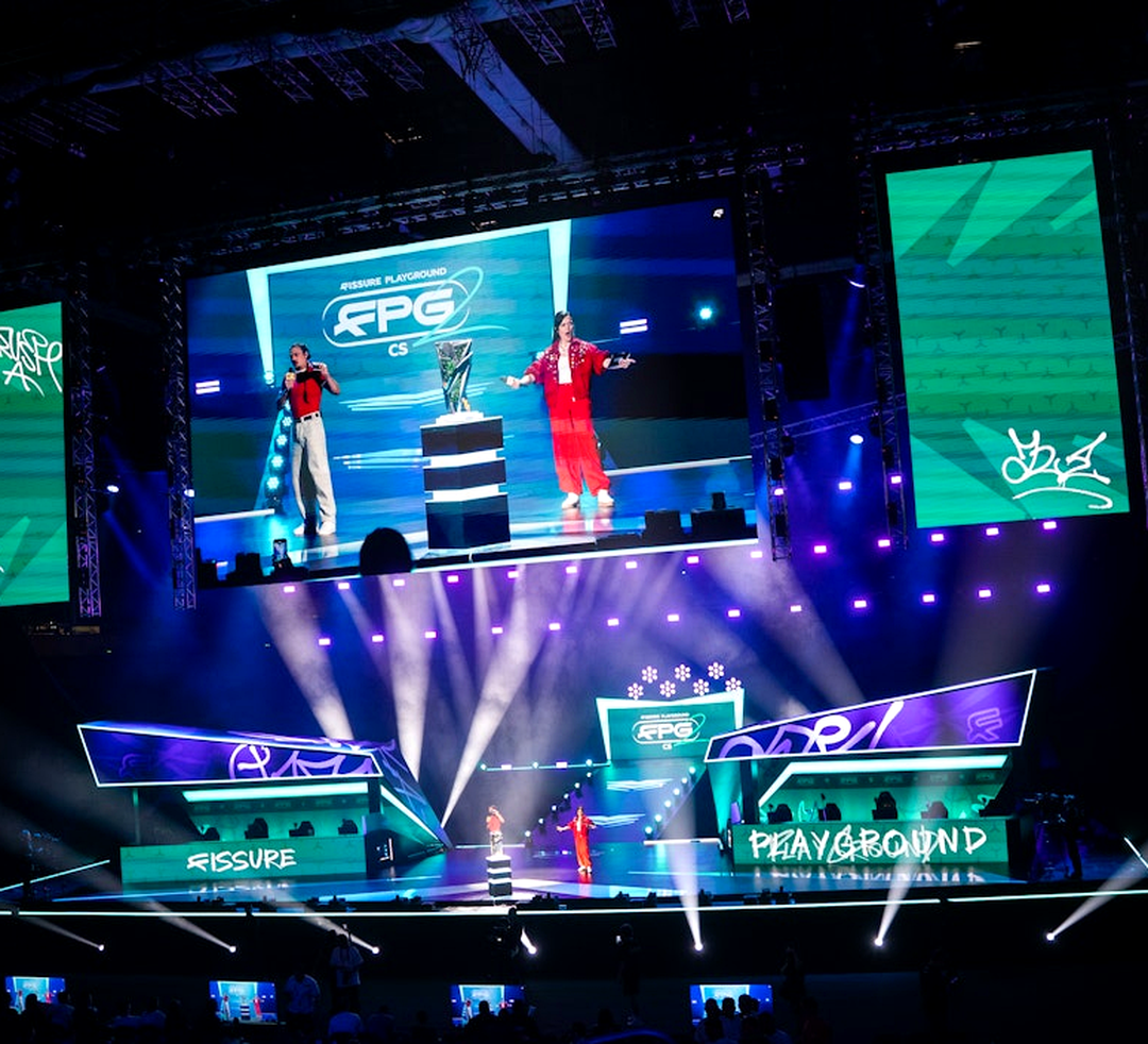 Сцена FISSURE Playground 3 во время стартового дня турнира по CS2