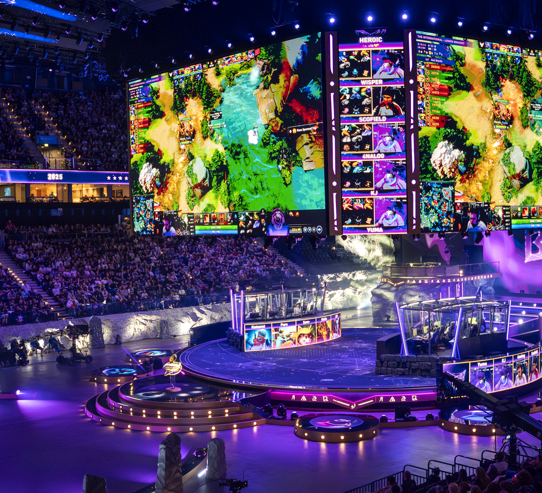 Сцена LAN-турнира по Dota 2 перед матчем