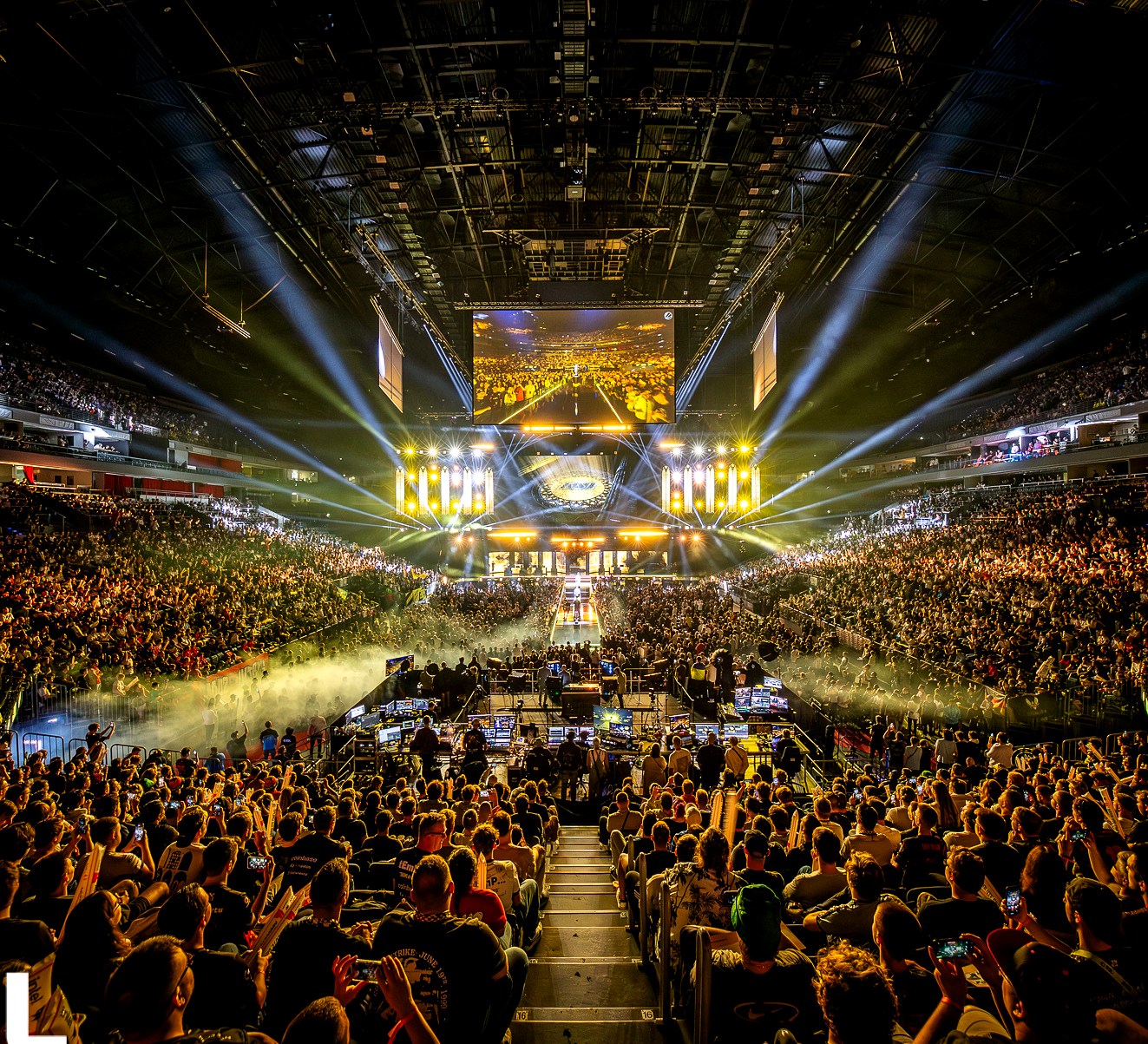 Матч по Counter-Strike 2 на LAN-турнире