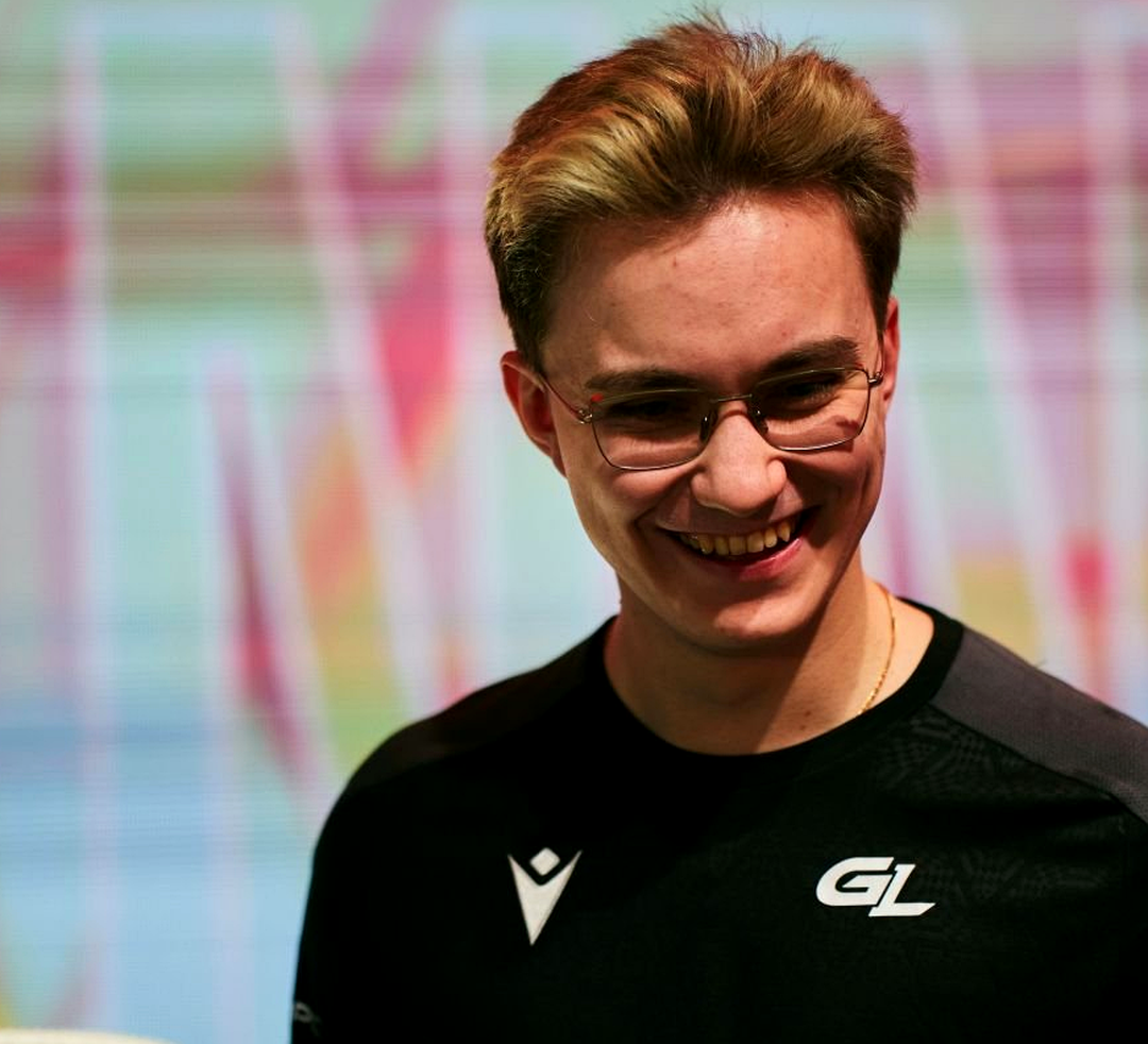 Ростер GamerLegion готовится к матчу CS2 на LAN-турнире