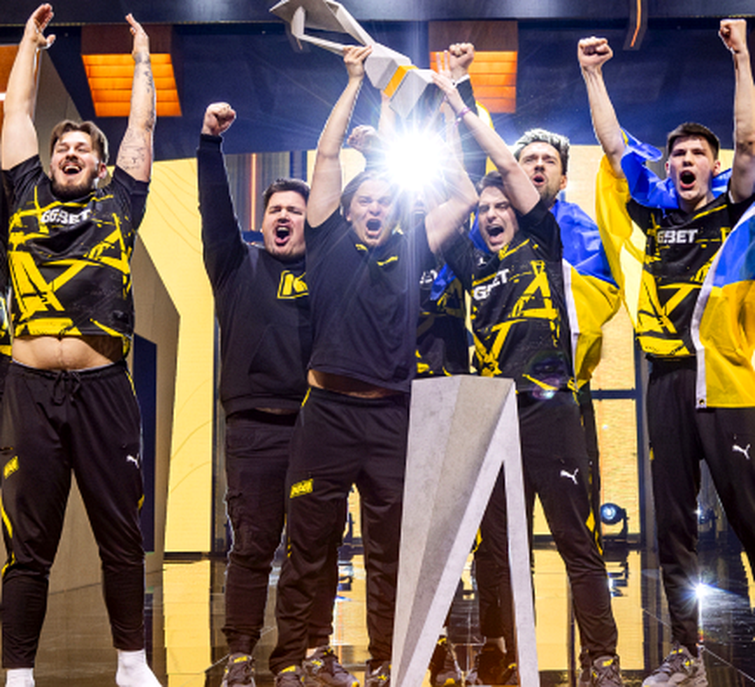 Игроки Natus Vincere празднуют победу на PGL Major Copenhagen 2024