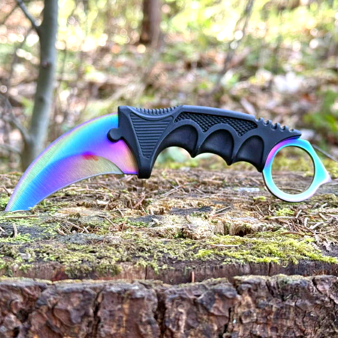Нож Karambit Fade с изогнутым клинком в CS2