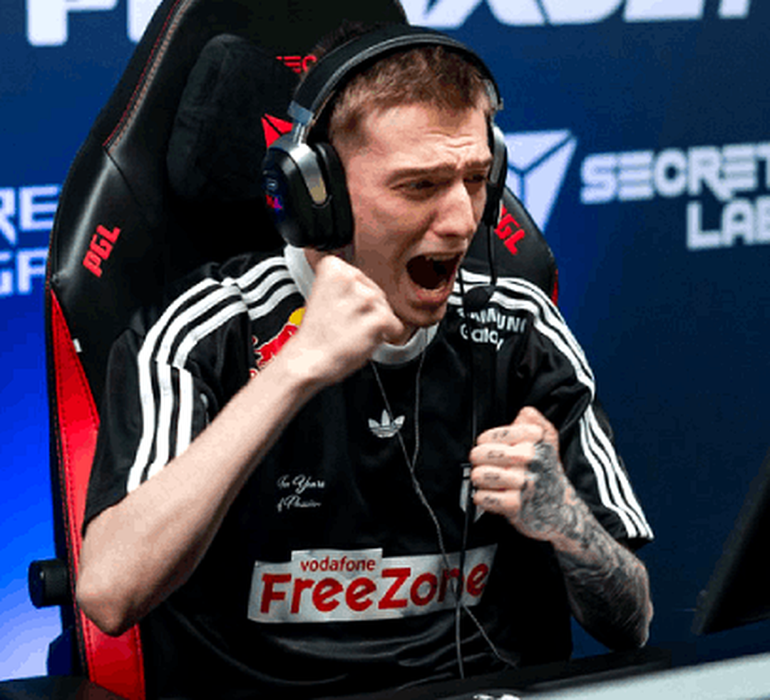 Игроки FUT обсуждают тактику во время паузы в CS2