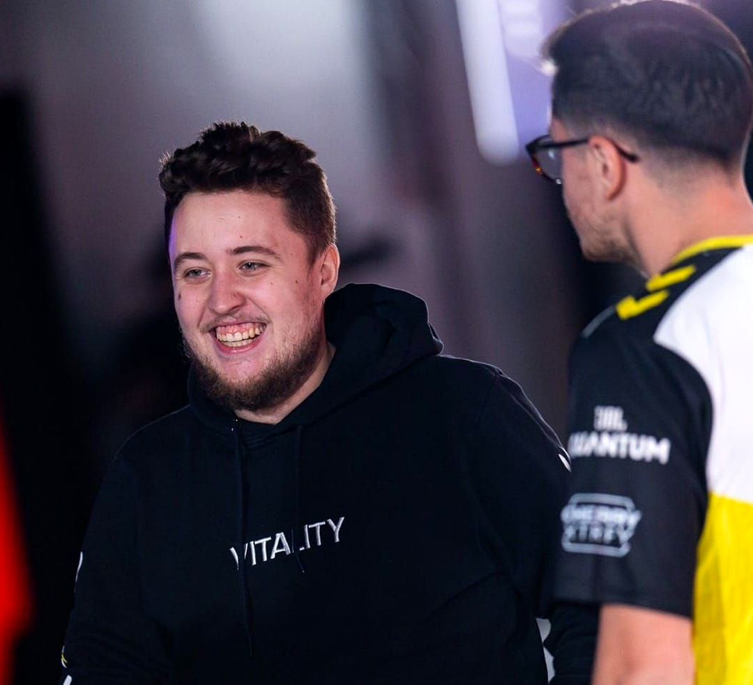 Игроки Team Vitality ZywOo, apEX и flameZ после матча CS2