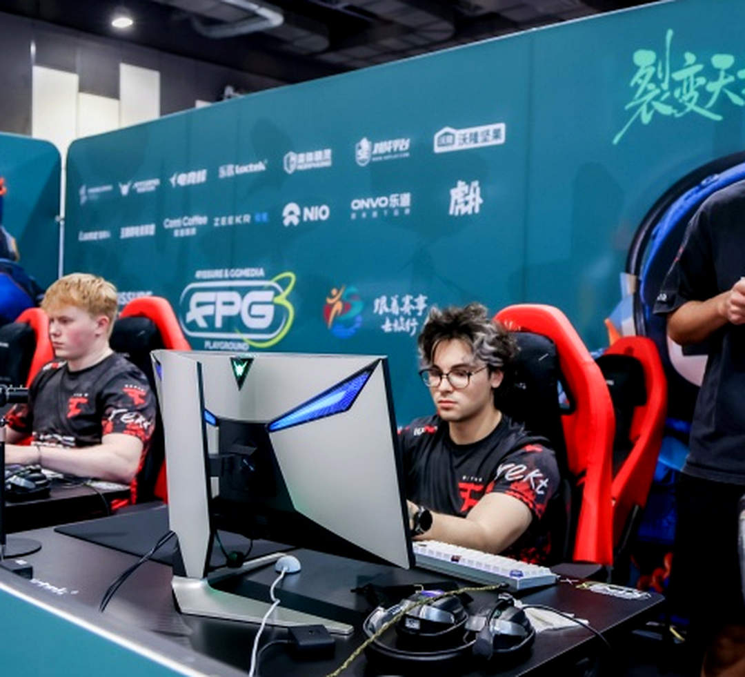 Арена FISSURE Playground 3 в Китае во время матча GamerLegion и FURIA