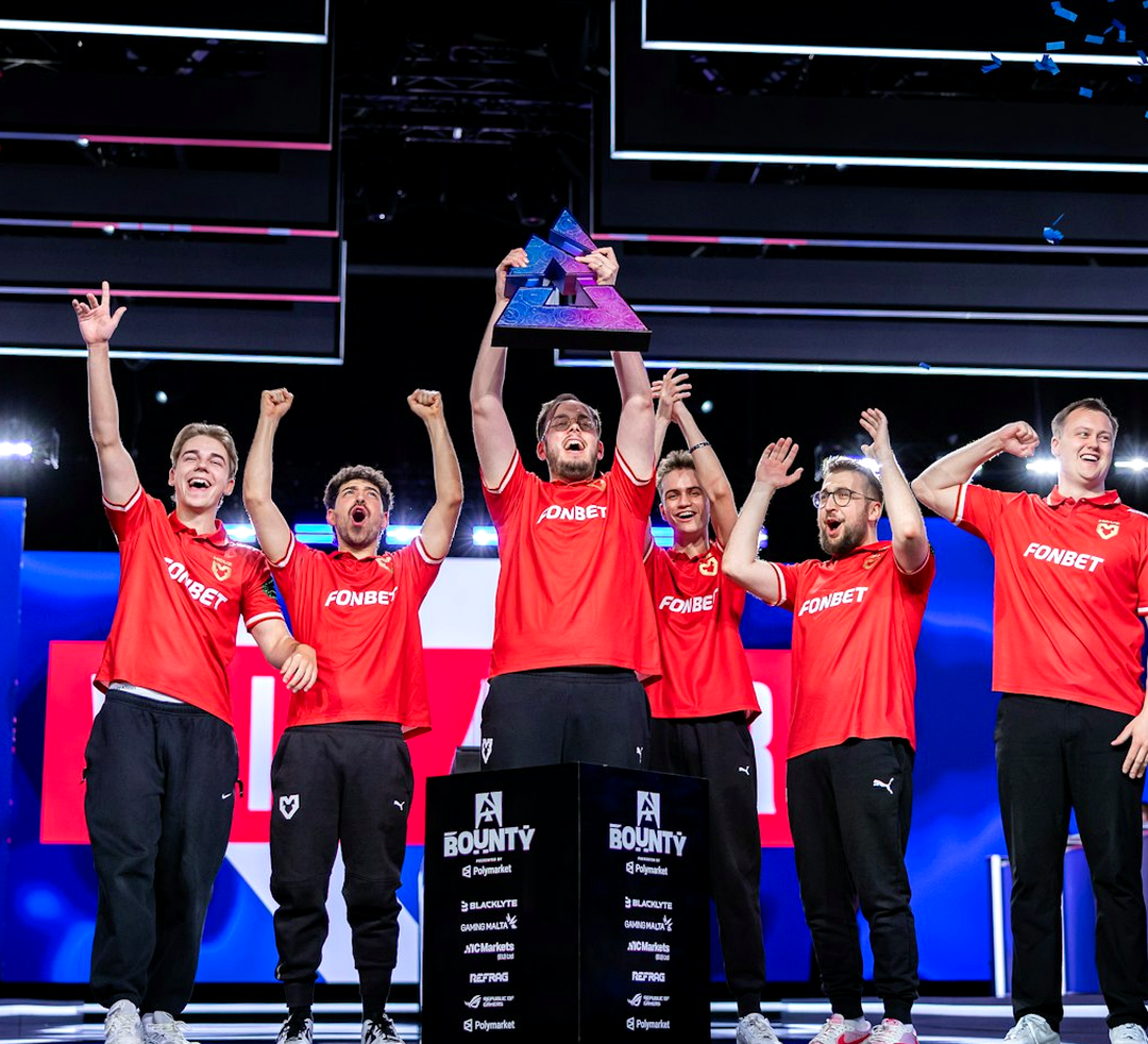 Игроки MOUZ после победы над Inner Circle в CS2