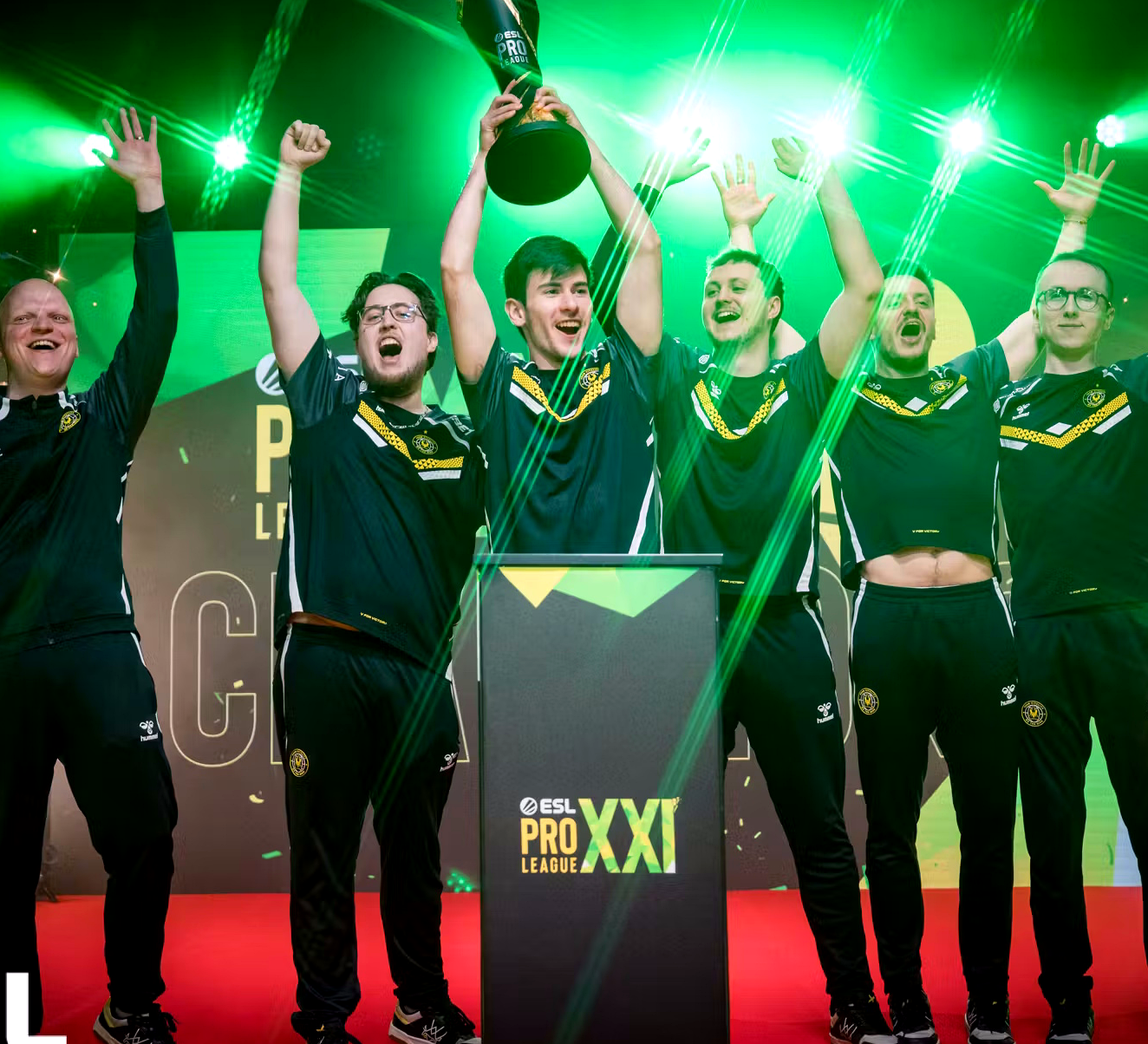 Состав Vitality на сцене финала ESL Pro League