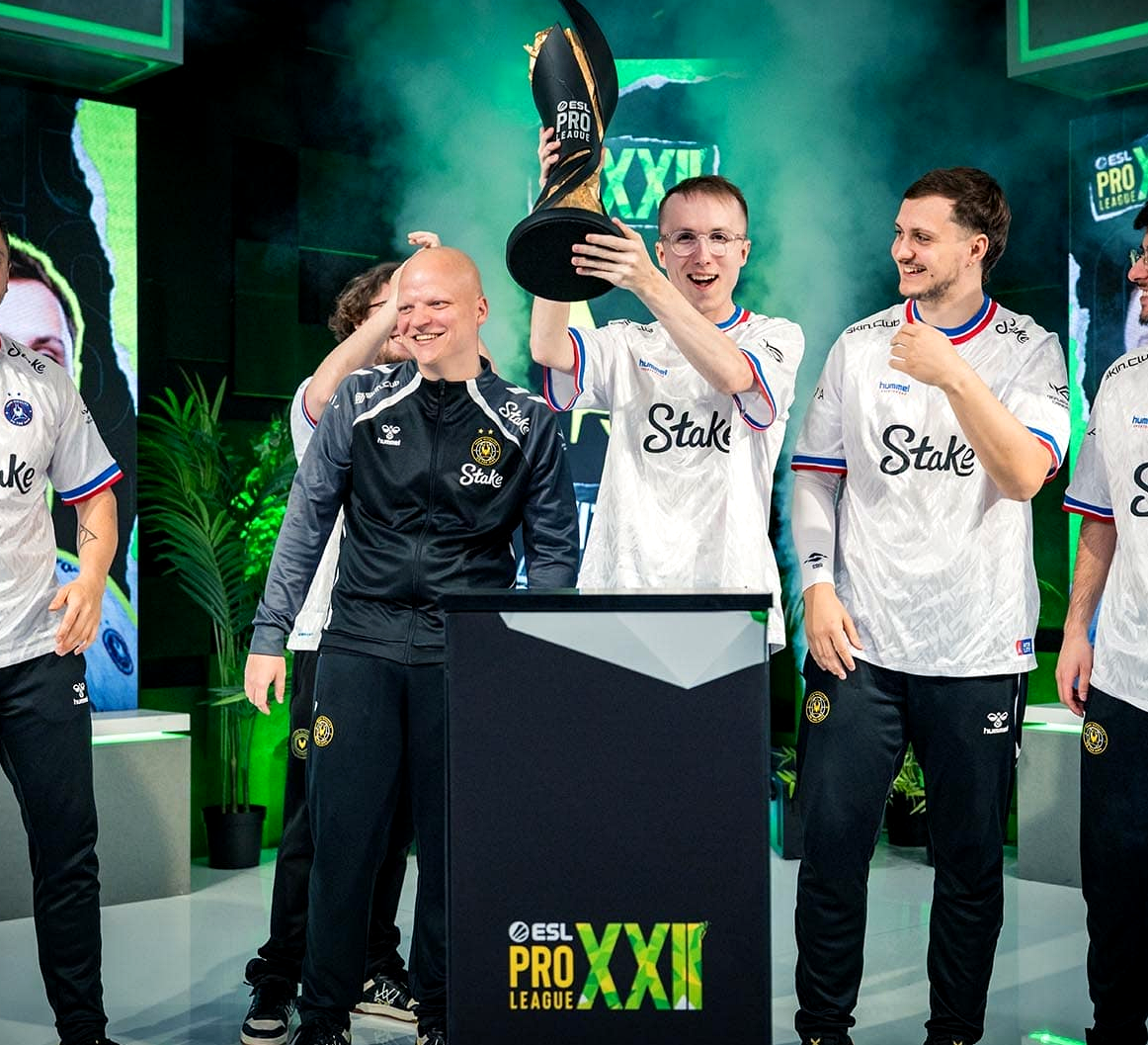 Игроки Vitality на сцене ESL Pro League