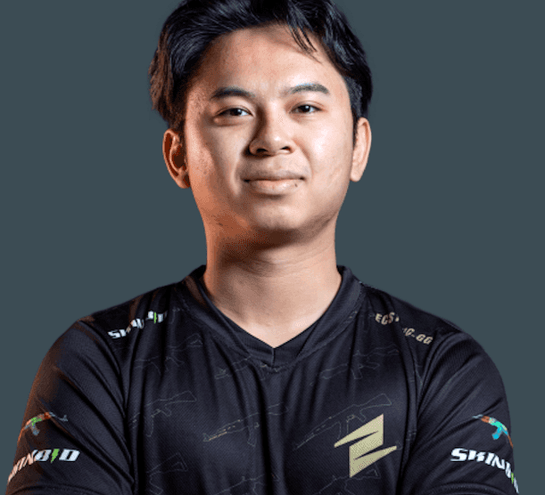 Игроки Sashi перед матчем по Counter-Strike 2.