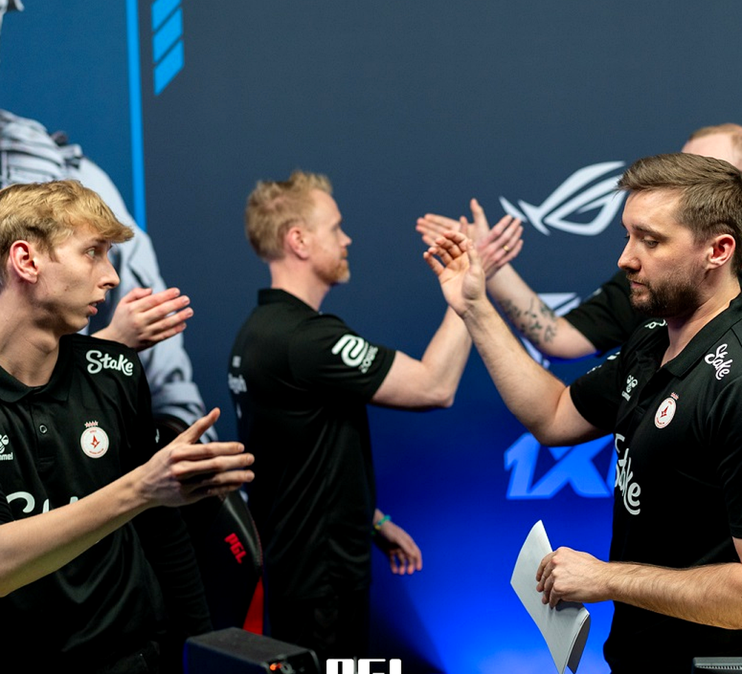 Состав Astralis перед матчем по Counter-Strike 2
