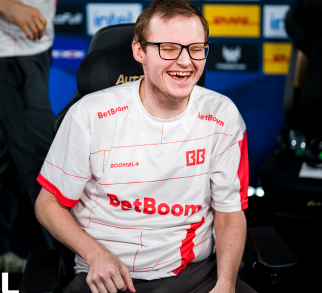 Кирилл Boombl4 Михайлов во время матча по CS2.