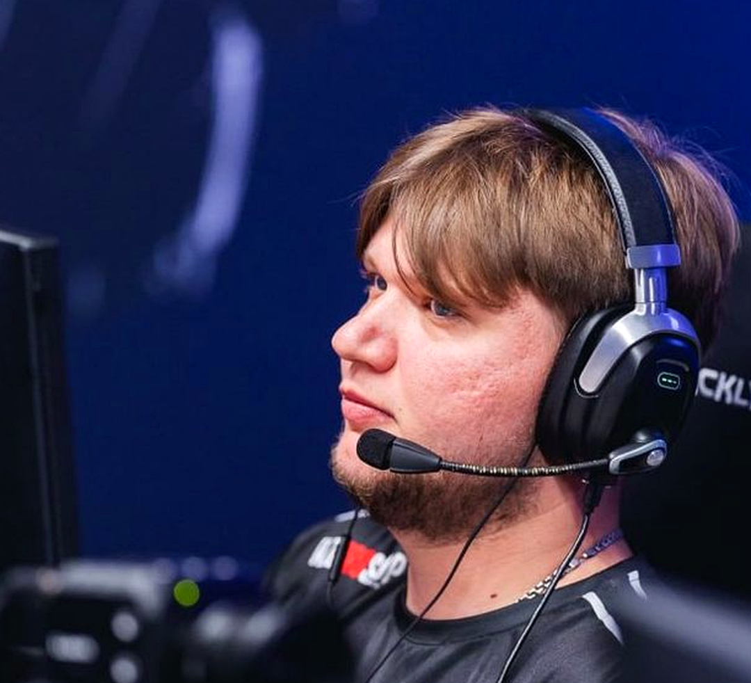 s1mple во время матча Counter-Strike 2.